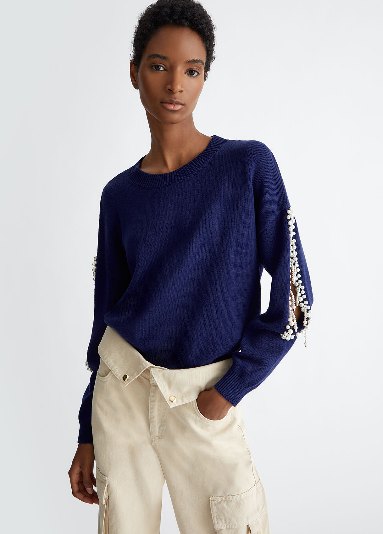 Jumper with pearls