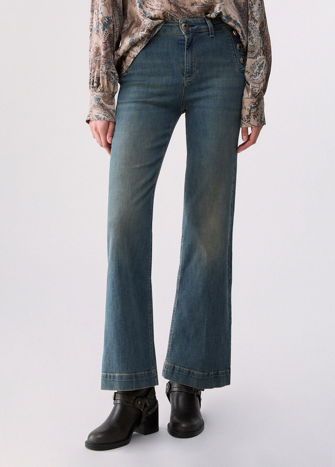 Flare-Jeans mit Schmuckkn&ouml;pfen denimblau Liu Jo - large image number 0