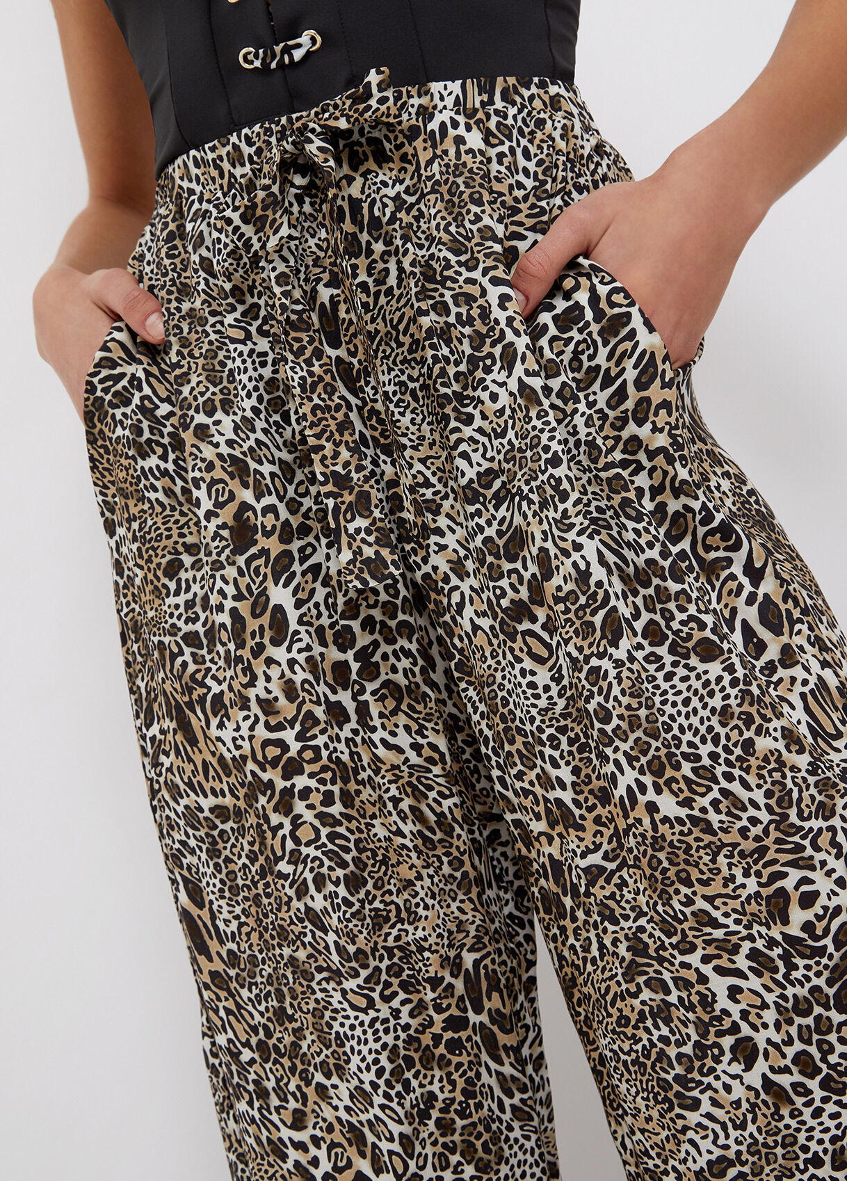 Animal print wide-leg trousers