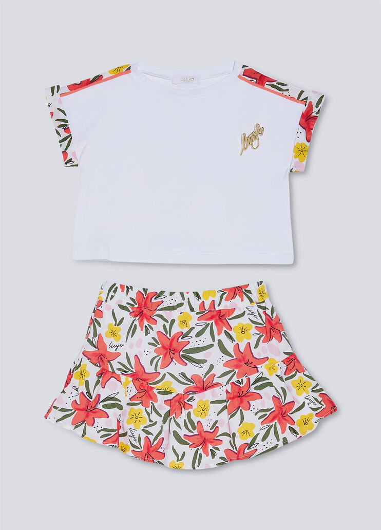 Tshirt and skirt outfit