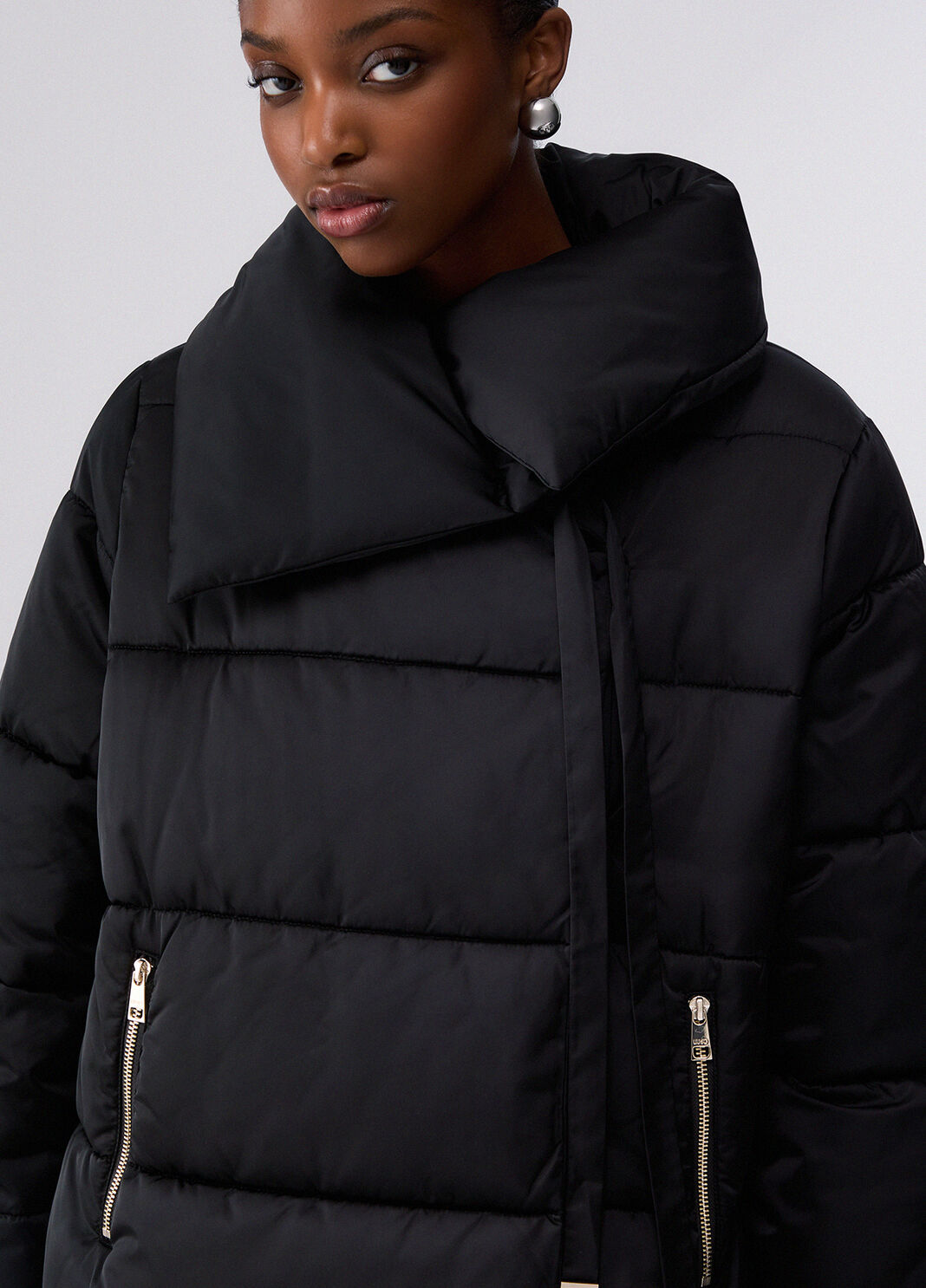 Oversized padded jacket in shiny nylon black Liu Jo - large image number 4