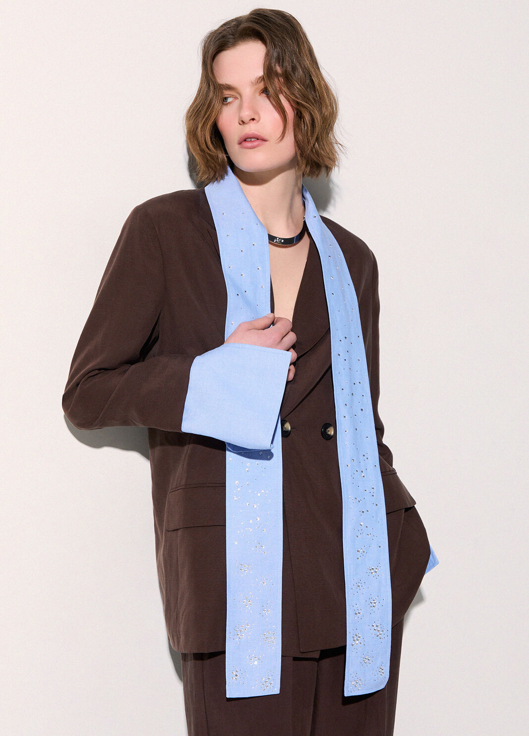 Blazer con bufanda joya marr&oacute;n oscuro Liu Jo - large image number 2