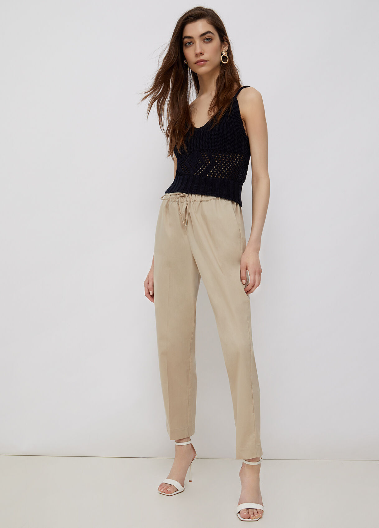 Pantaloni donna: alla caviglia, a palazzo, eleganti o casual | LIU JO