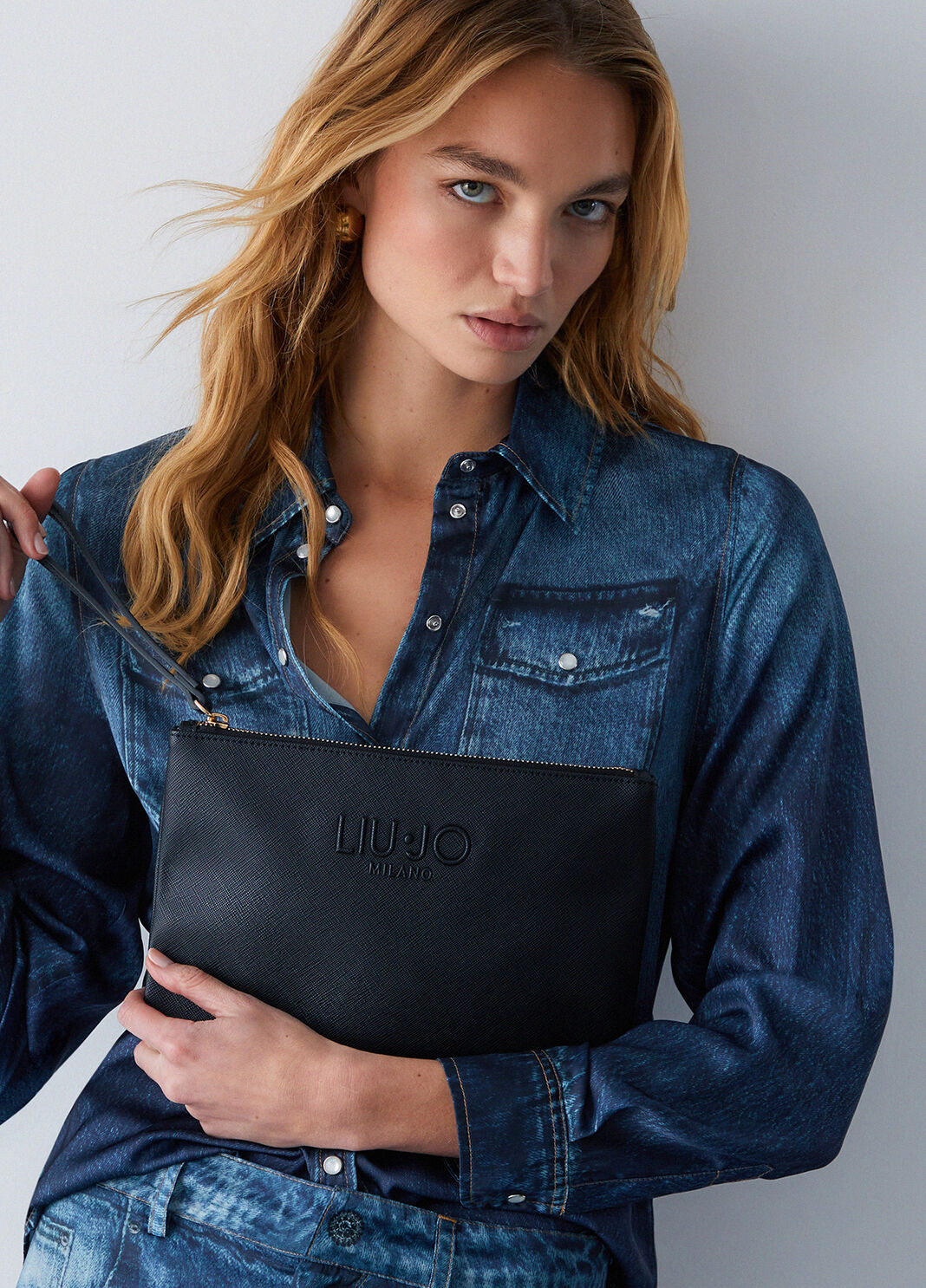 Pochette media con logo nero Liu Jo - large image number 0