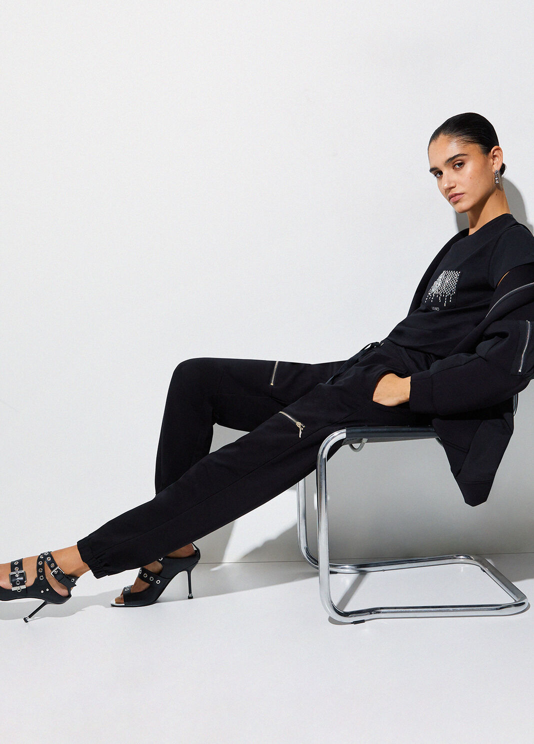 Pantal&oacute;n de felpa con cremallera negro Liu Jo - large image number 2