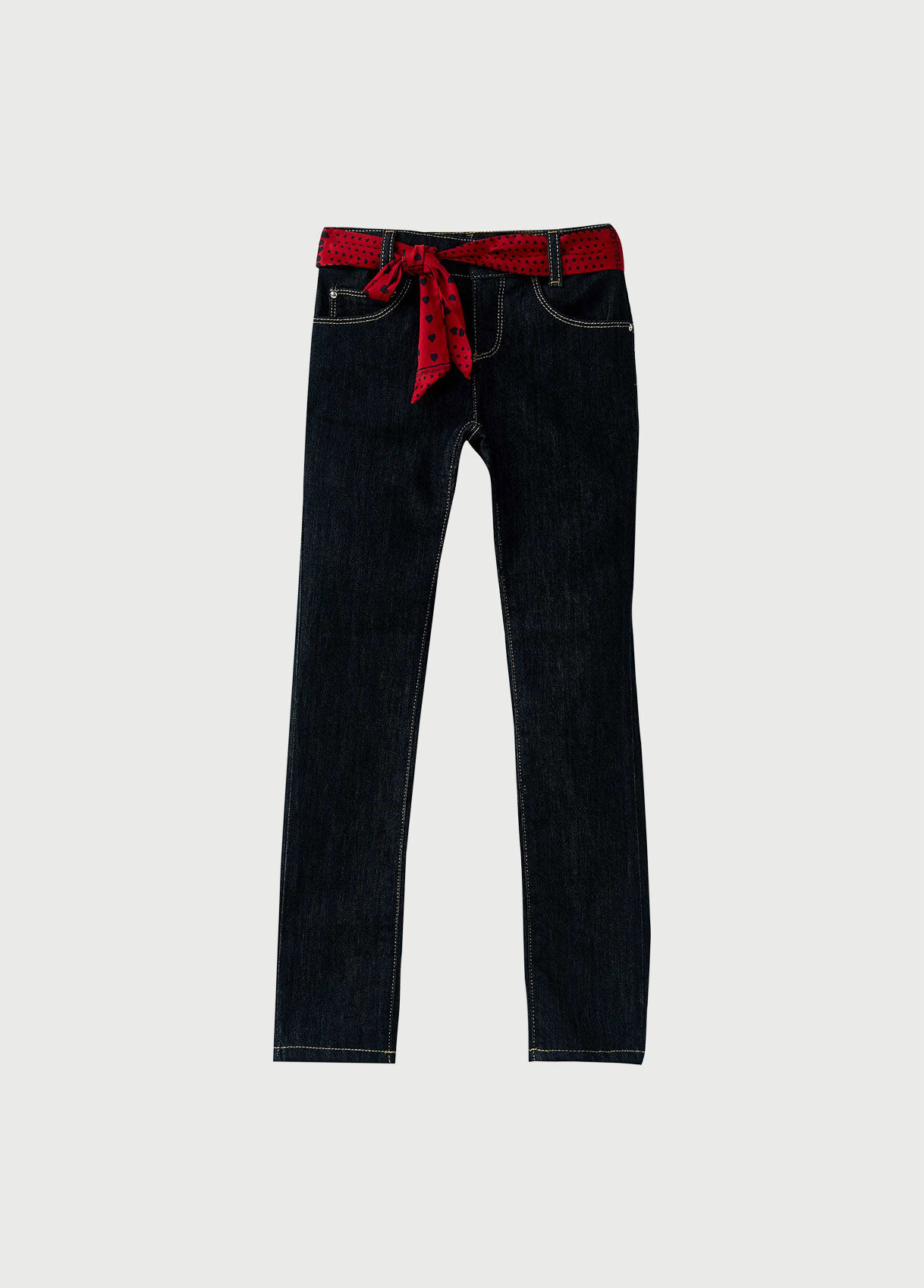 Skinny jeans with belt