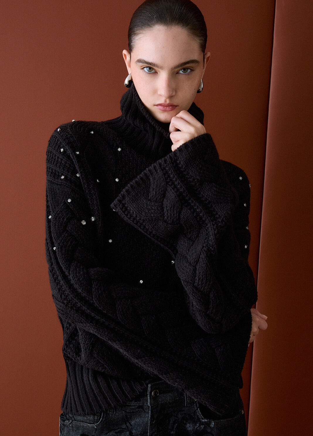 Rollkragenpullover mit Zopfmuster und Strass schwarz Liu Jo - large image number 2