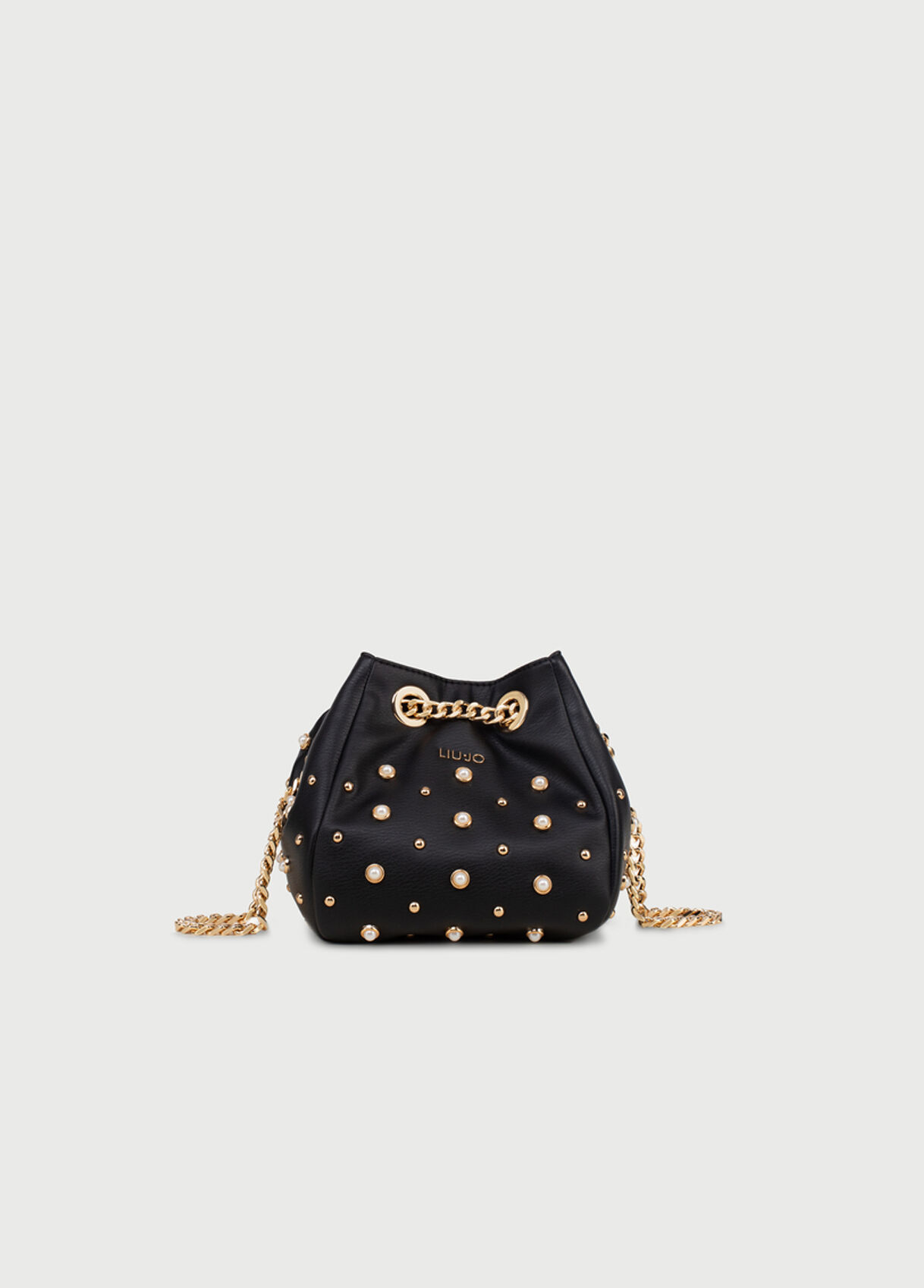 Bucket bag with beads