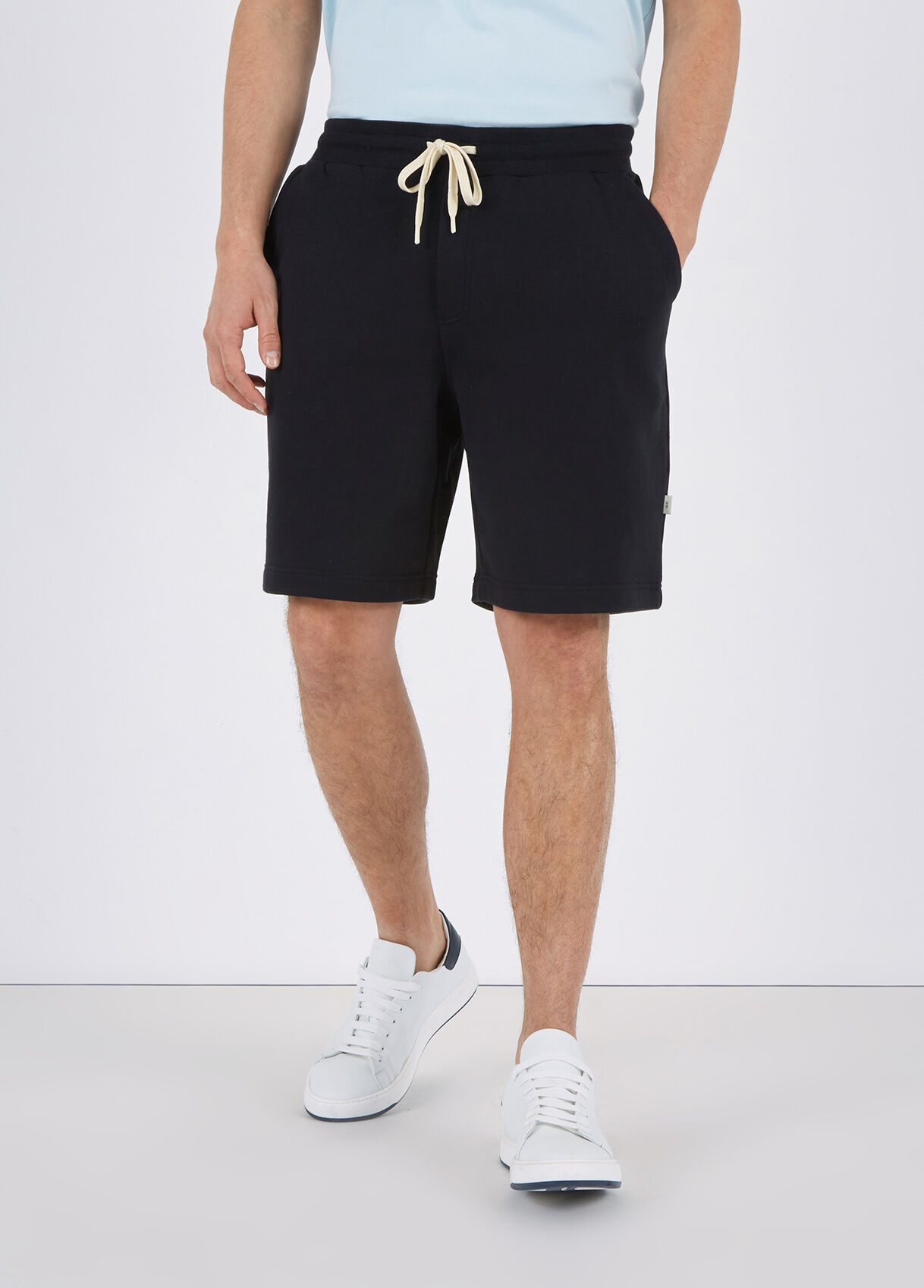 Men's shorts: cargo, denim and designer 