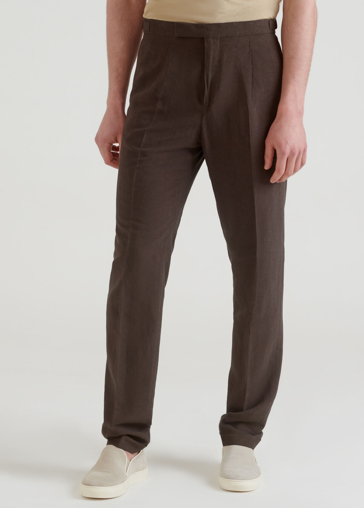 Pantalón en mezcla de lino con pinzas