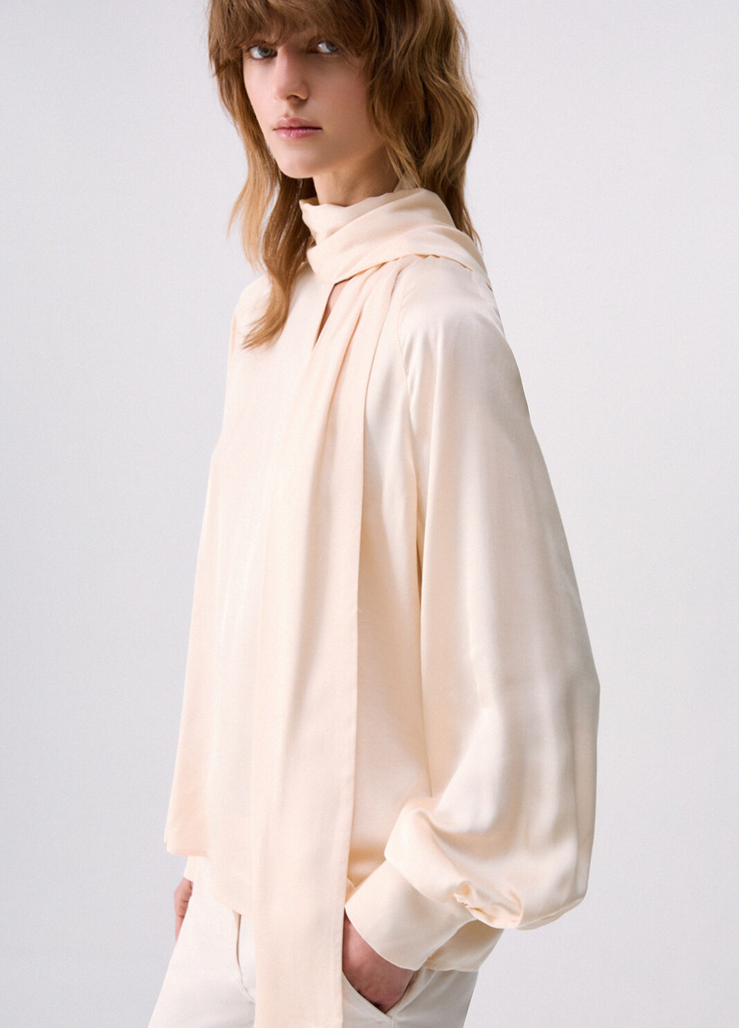 Bluse aus Satin mit Schleife  Liu Jo - large image number 2