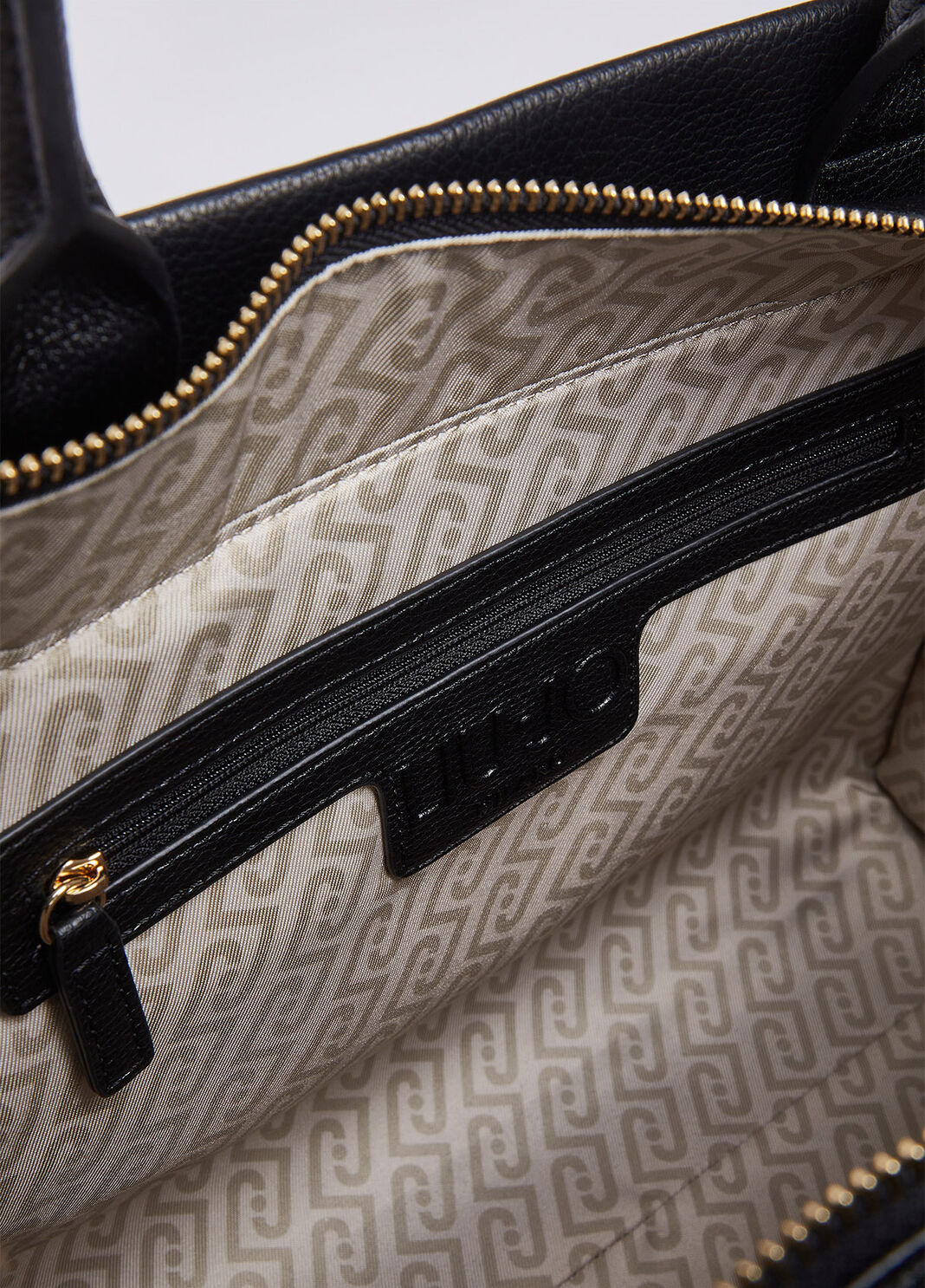 Sac &agrave; main format moyen avec charm noir Liu Jo - large image number 6