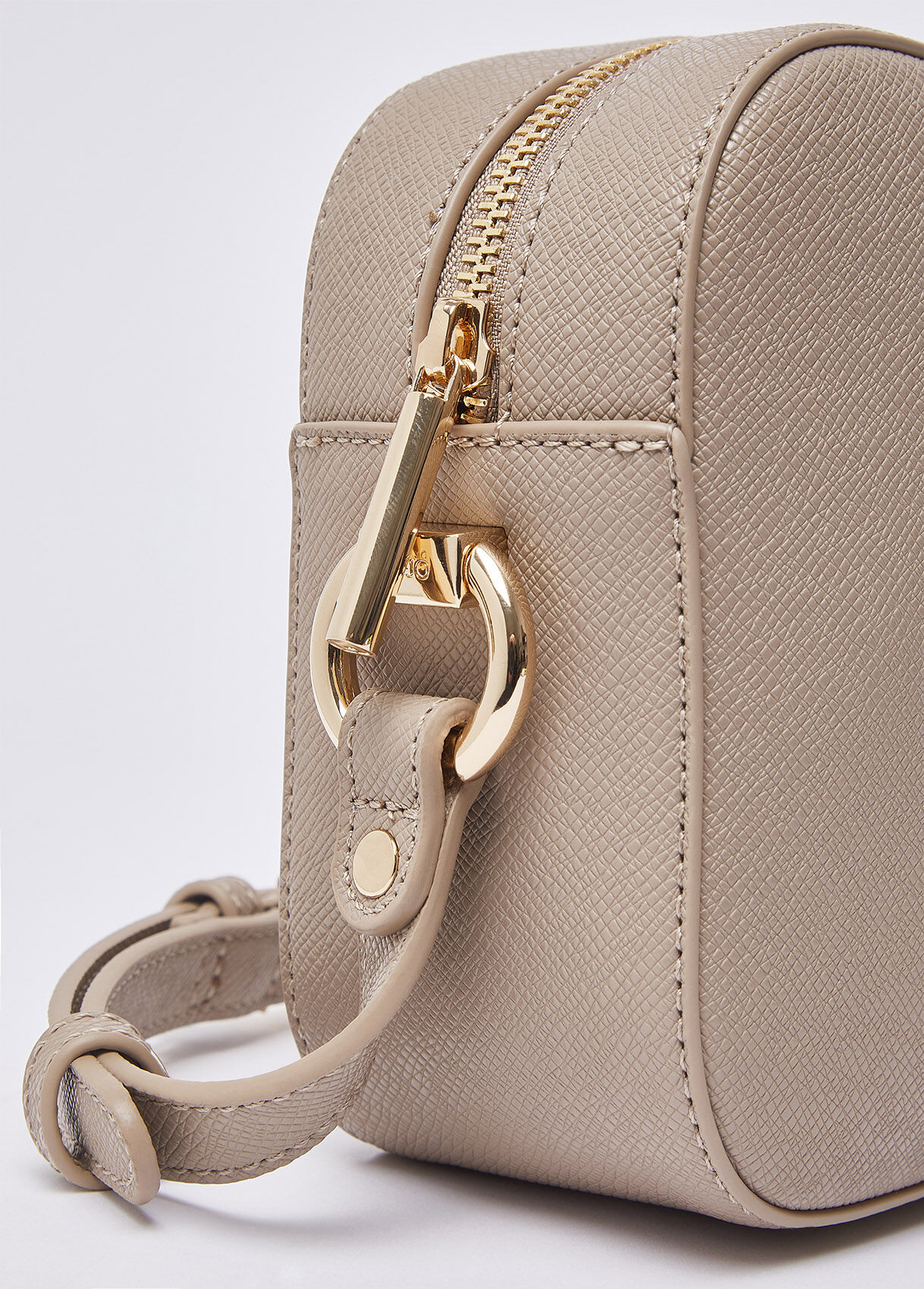 LIU.JO Umhängetasche – Arenaria (hellbraun), Größe N, Ca. 24x16x7,5 Cm, Mit RFID-Schutz