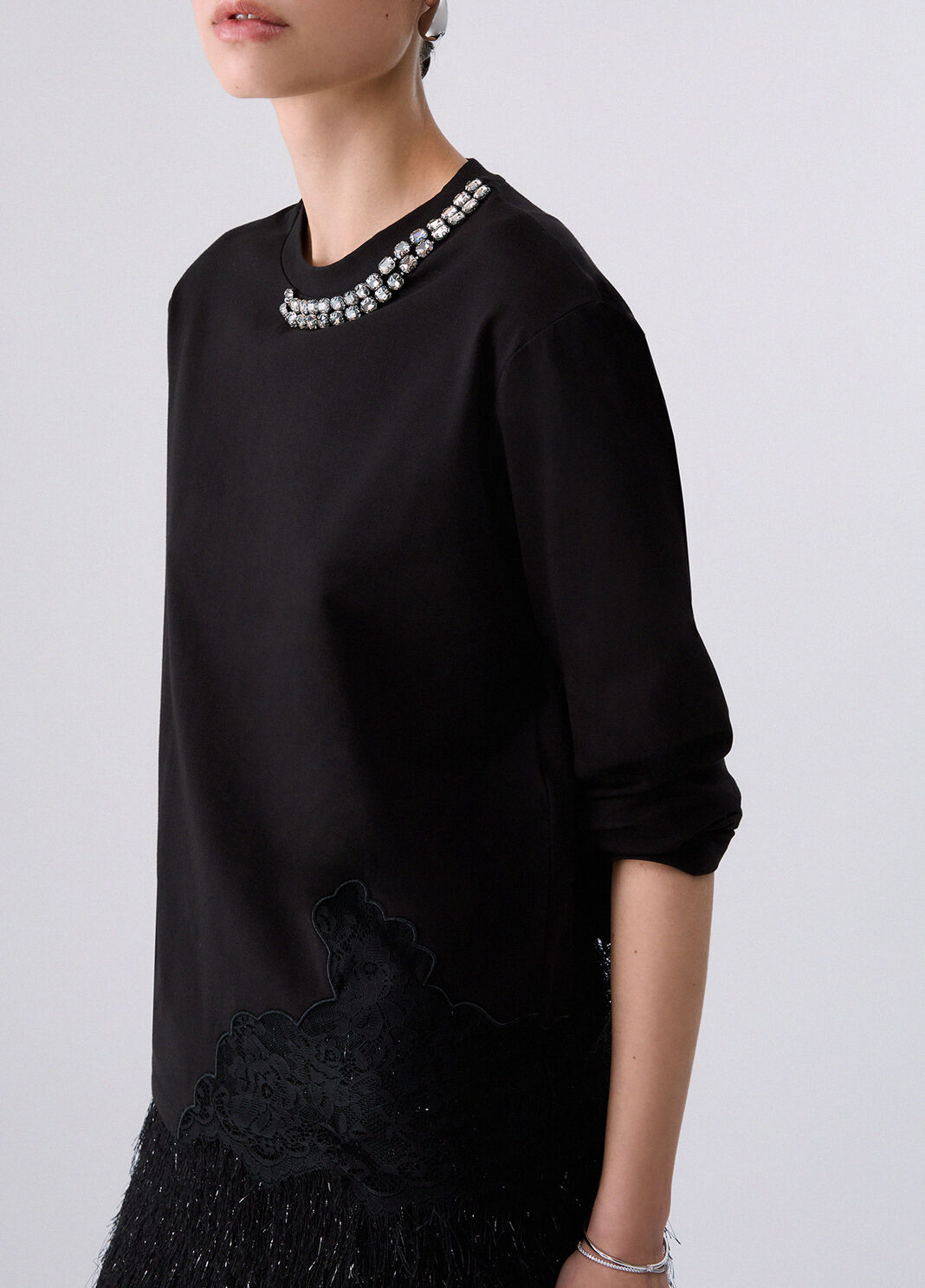 Camiseta con encaje y adornos de joyas negro Liu Jo - large image number 4
