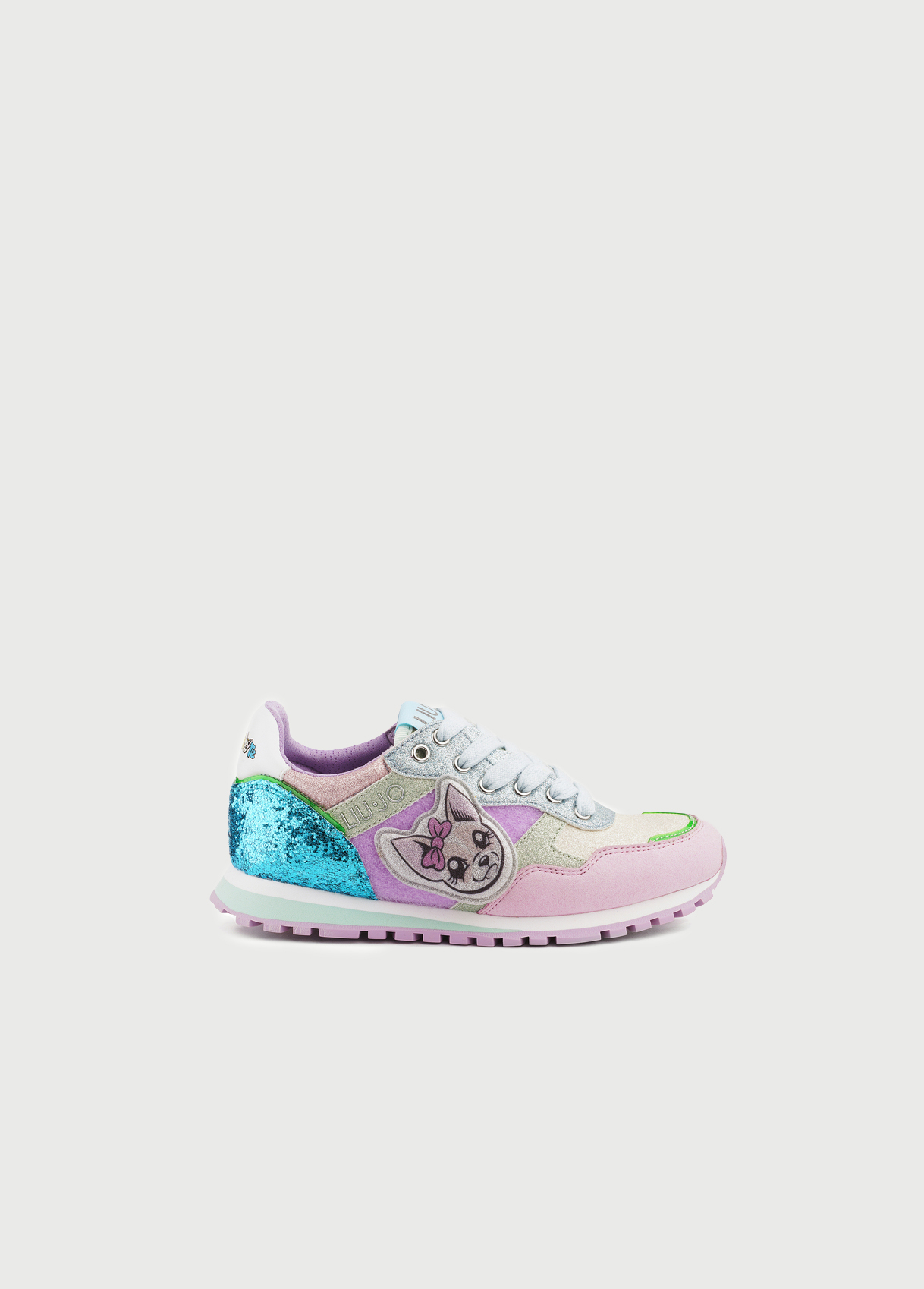 scarpe di me contro te