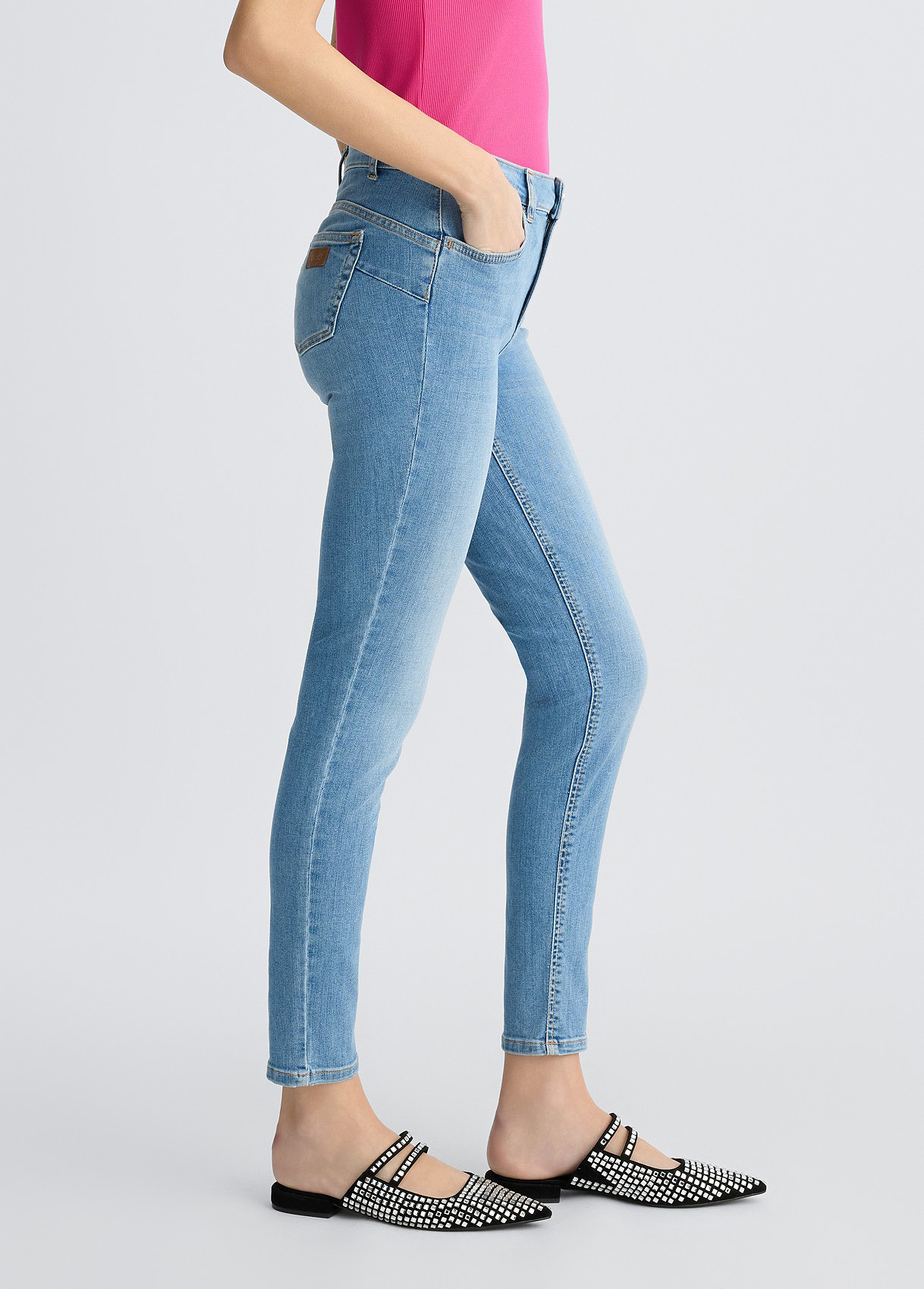 デニム・ジーパン LIU JO Women Denim Pants UA5198D4990 78842 Blue Straight-leg jeans with rhinestones colour dark blue denim