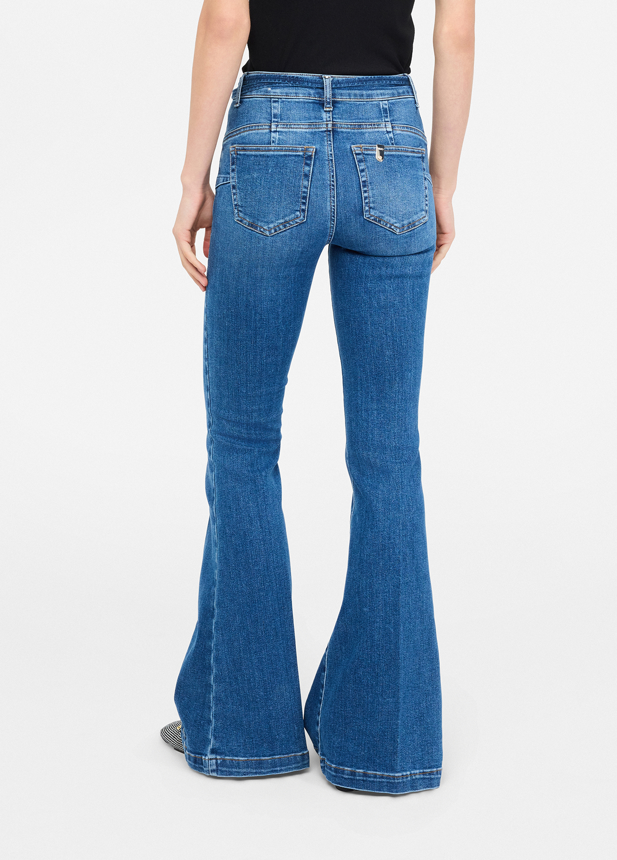 デニム・ジーパン LIU JO Woman Jeans Blue UA5199D4990 78842 Straight-leg jeans with rhinestones colour dark blue denim