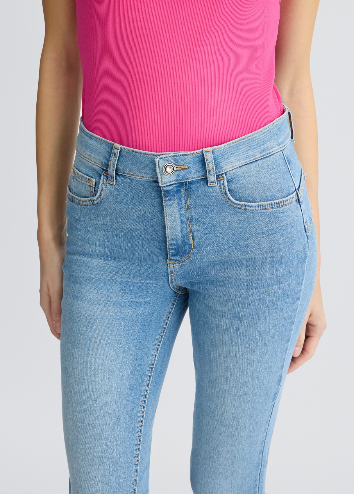 デニム・ジーパン LIU JO Women Denim Pants UA5198D4990 78842 Blue Straight-leg jeans with rhinestones colour dark blue denim