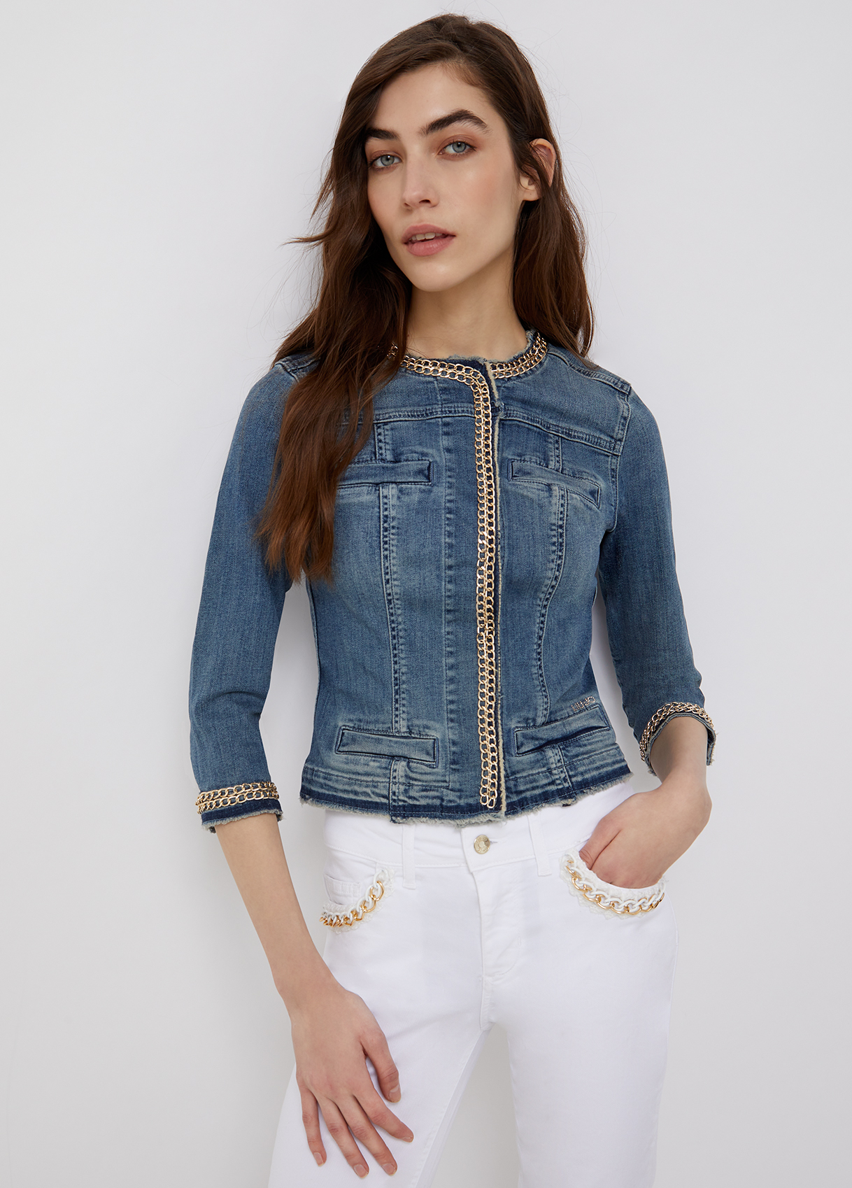 Giacca in jeans con applicazioni