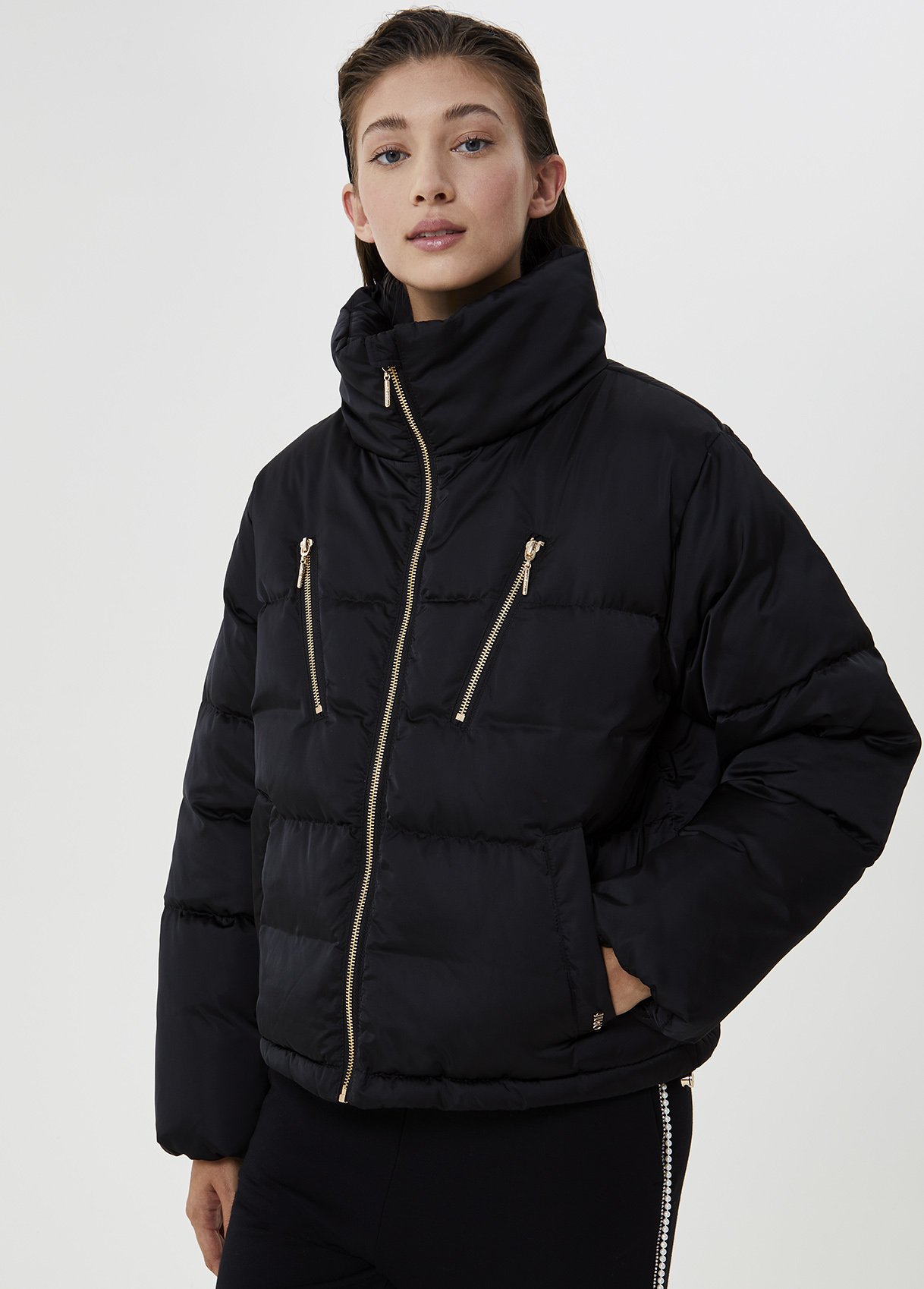 Short quilted down jacket with quilted logo
