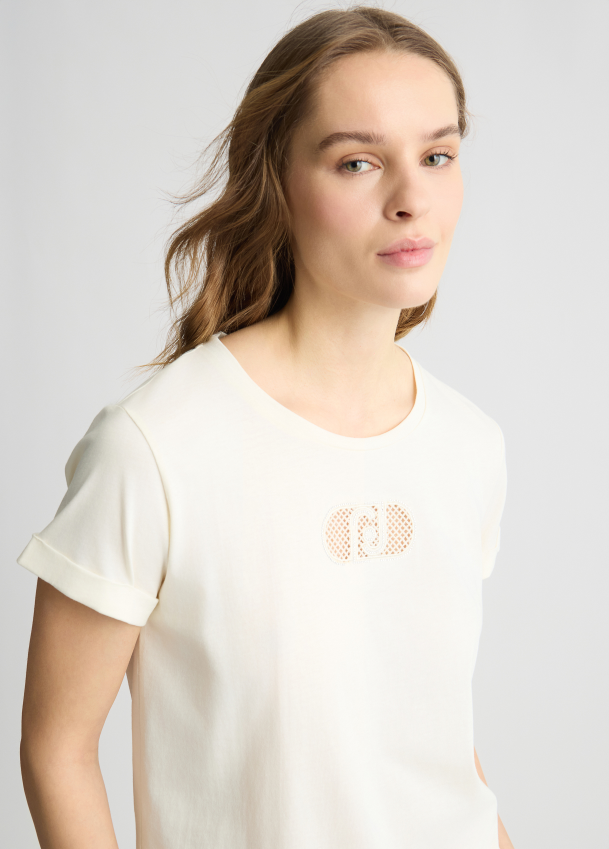 Tシャツ・カットソー LIU JO Woman T-Shirt Sand TA5190J5942 41209 Cotton T-shirt with logo and rhinestones colour white
