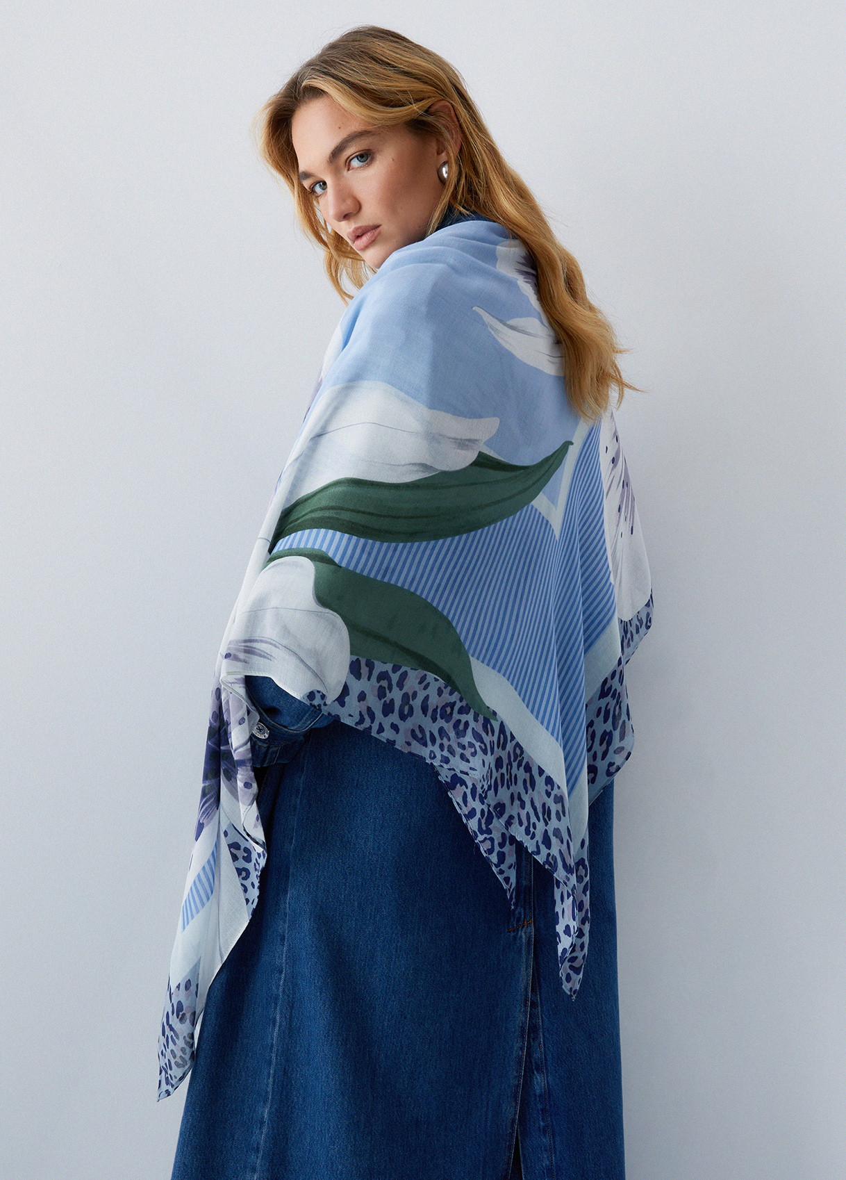 Liu Jo Large Scarf With Orchid